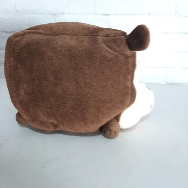 عروسک اسکوبیش میمون مخملی بسیار با کیفیت و زیبا. مکعب مستطیل هست. نررررم . پارچه اش مخمل.اجزای صورتش گلدوزی شده.