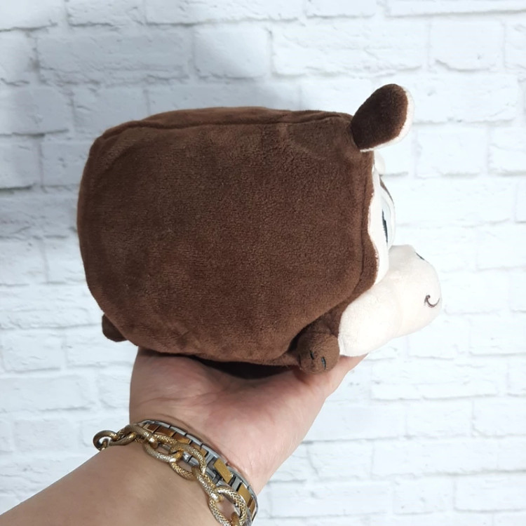 عروسک اسکوبیش میمون مخملی بسیار با کیفیت و زیبا. مکعب مستطیل هست. نررررم . پارچه اش مخمل.اجزای صورتش گلدوزی شده.