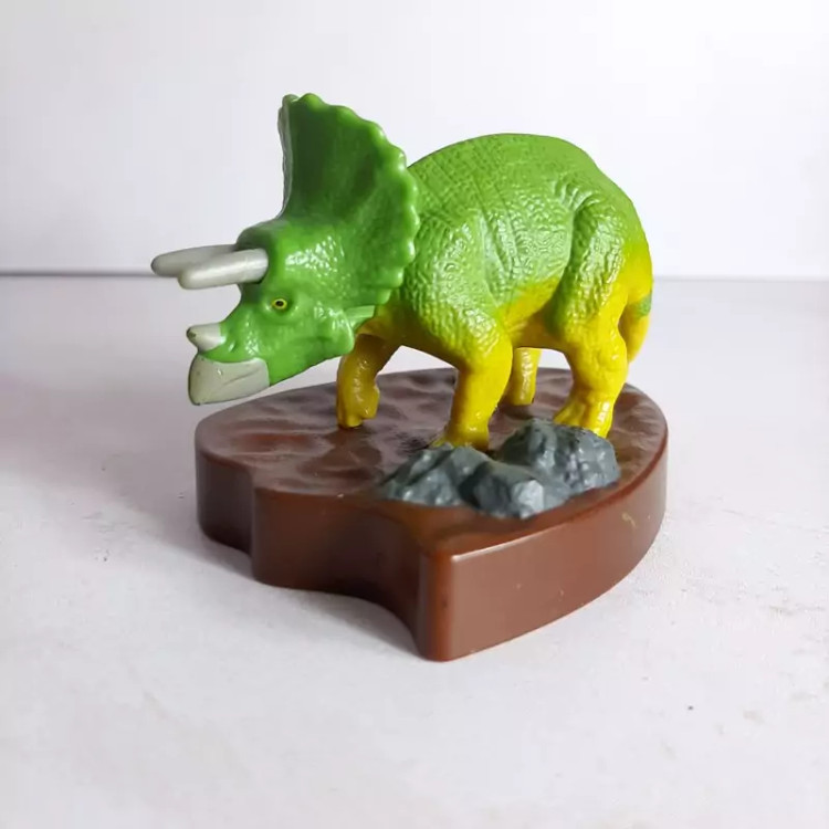 فیگور پایه دار اورجینال برند tomy .