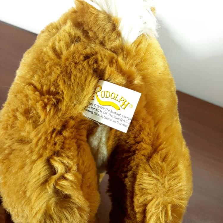 عروسک زیبای گوزن موزیکال برند رادلف دستگاه دار و باطری خوری نوک دماغش چراغ قرمز داره ،خزش ابریشمی و لطیف