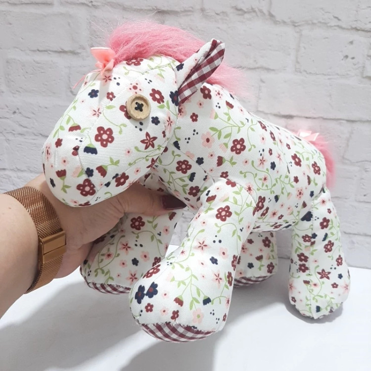 عروسک خارجی اسب پارچه ای تگ دار