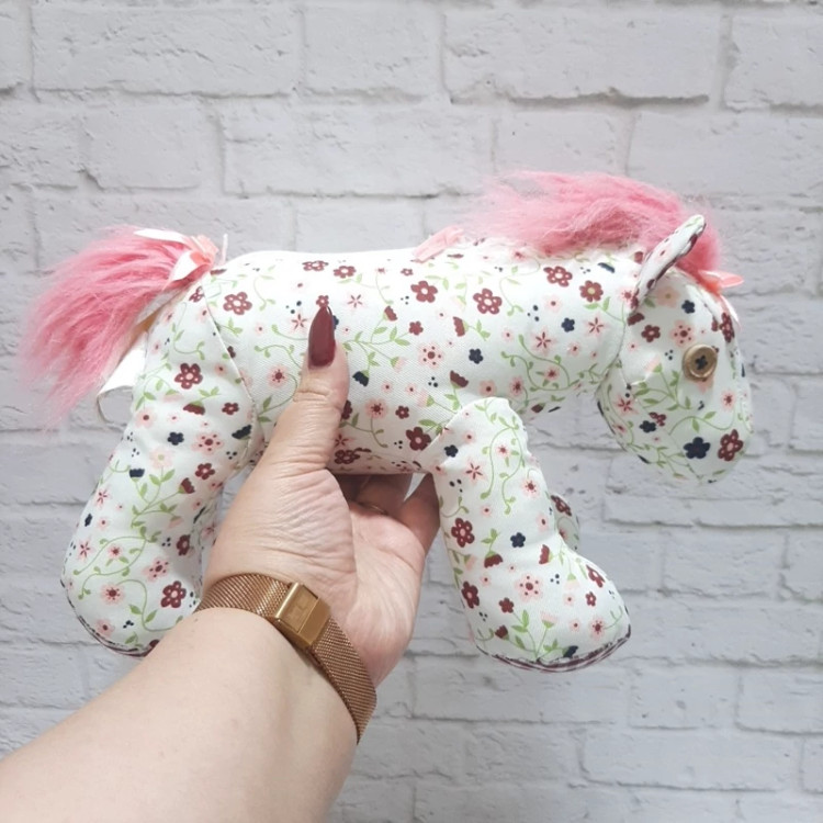 عروسک خارجی اسب پارچه ای تگ دار