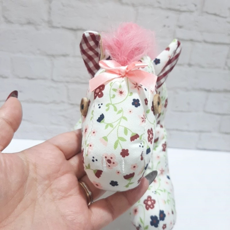 عروسک خارجی اسب پارچه ای تگ دار