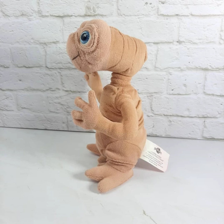 عروسک ای تی از کمپانی یونیور سال