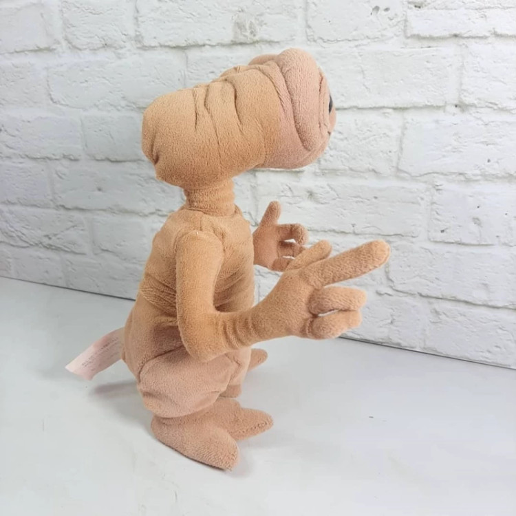 عروسک ای تی از کمپانی یونیور سال