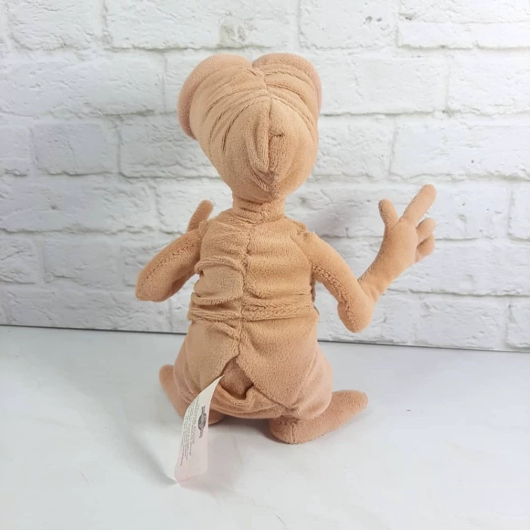 عروسک ای تی از کمپانی یونیور سال