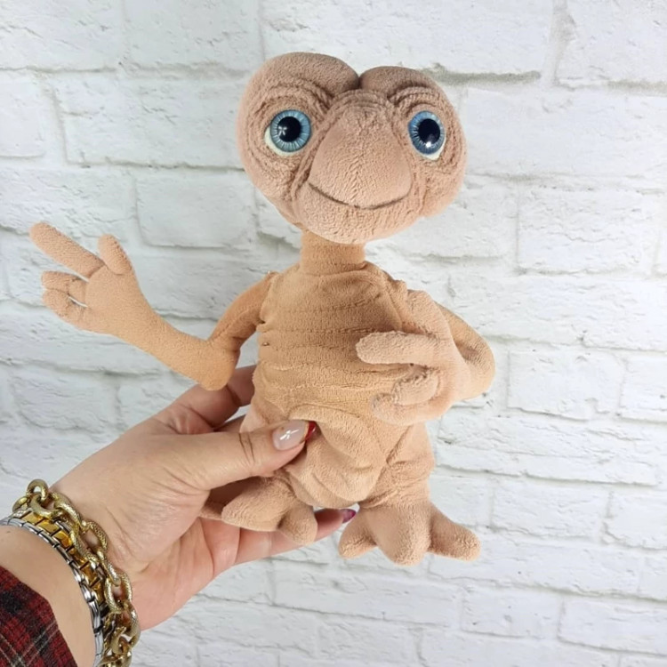 عروسک ای تی از کمپانی یونیور سال