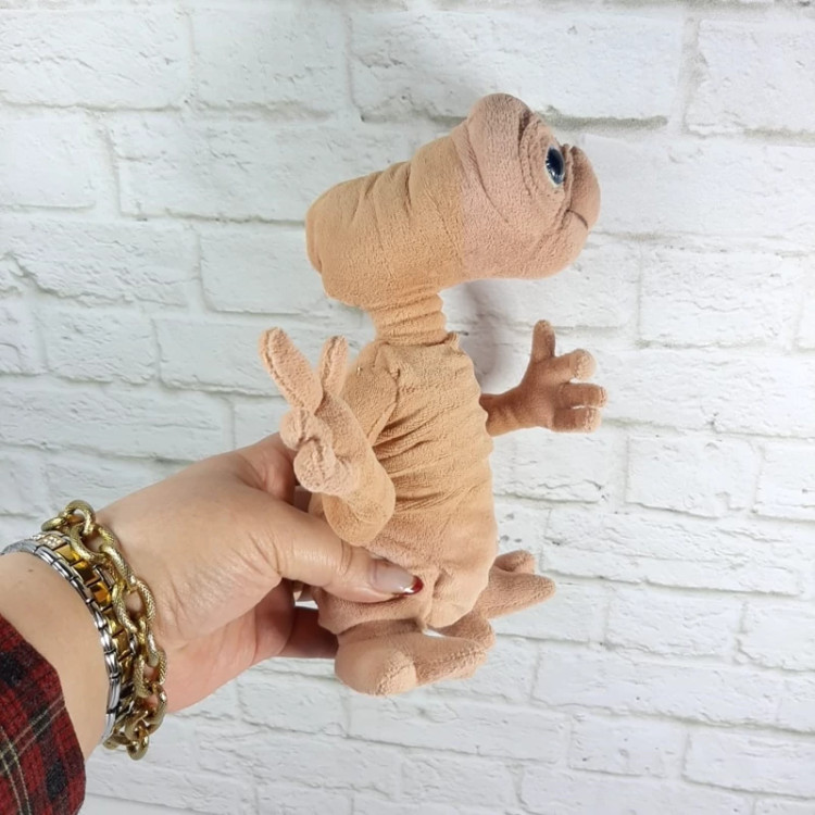 عروسک ای تی از کمپانی یونیور سال