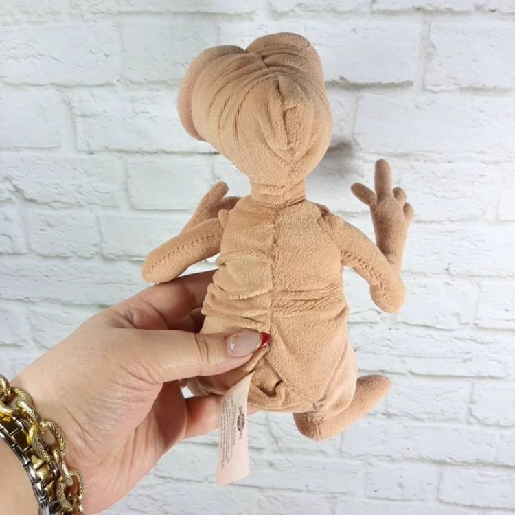 عروسک ای تی از کمپانی یونیور سال