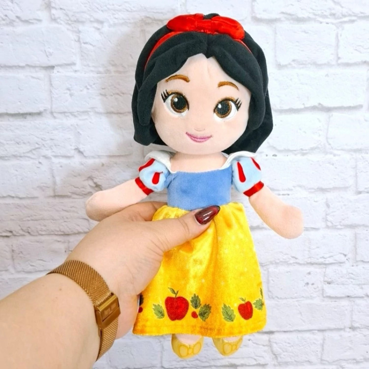 عروسک دیزنی سفید برفی