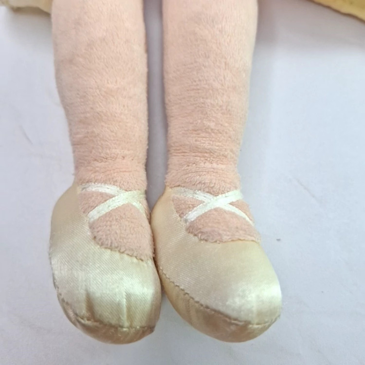 عروسک دیزنی پرنسس راپونزل با لباس طلایی