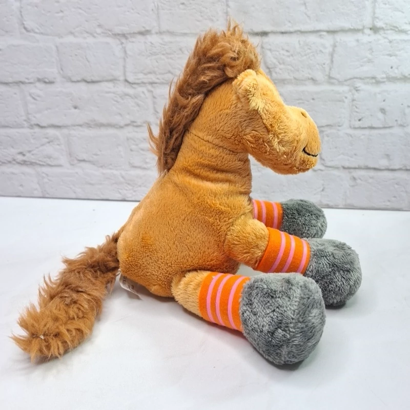 عروسک اسب قهوه ای با جوراب قرمز